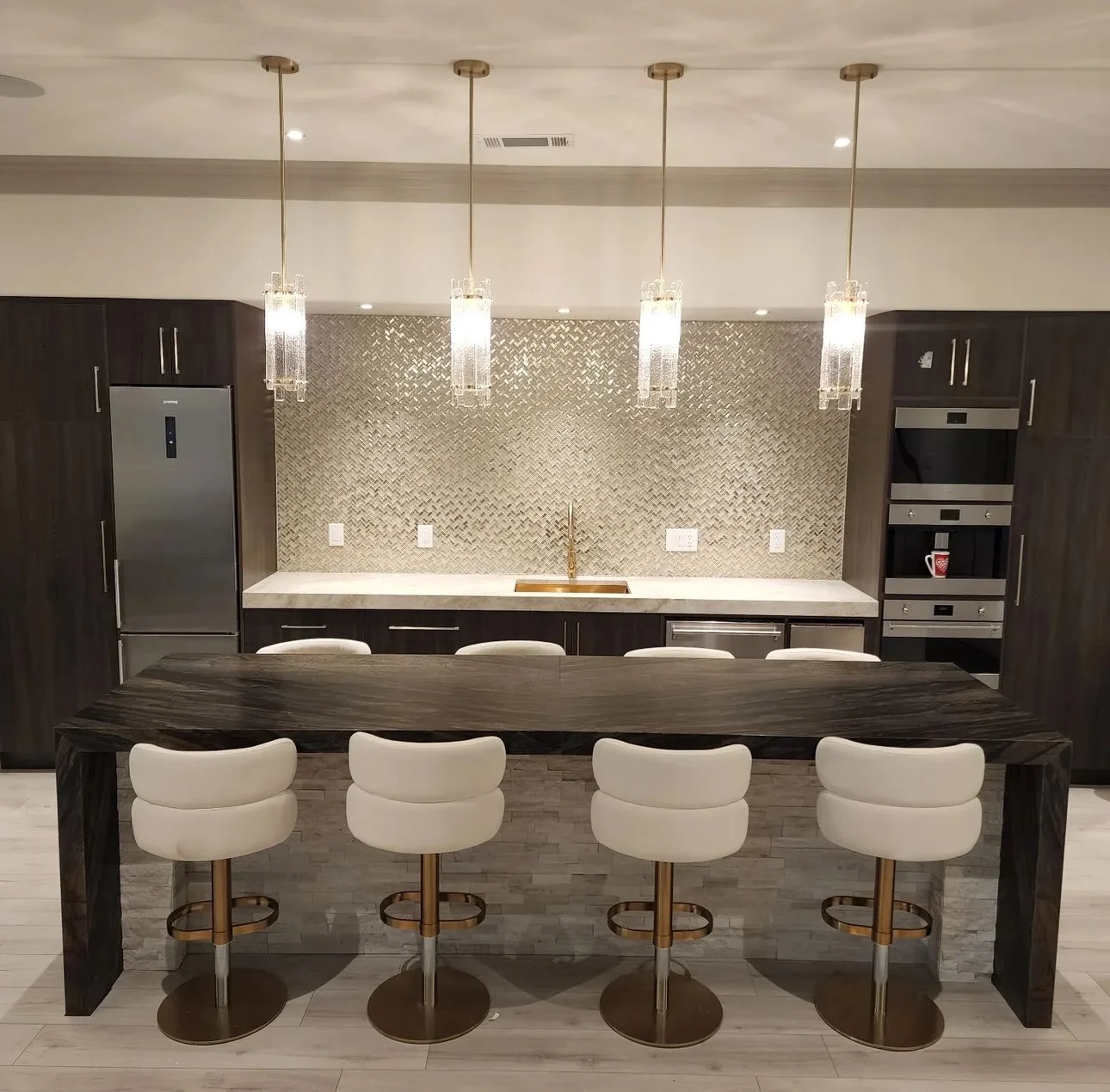 Contemporary Entertaining Kitchen Kitchen Remodel by Bento’s Group Construction / CHIVV FLOORING project photo