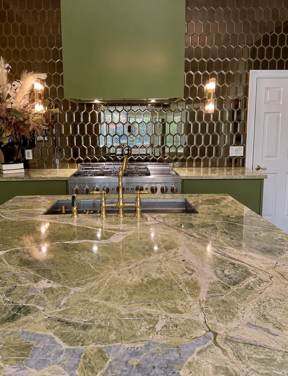 Bento’s Group Construction / CHIVV FLOORING kitchen
